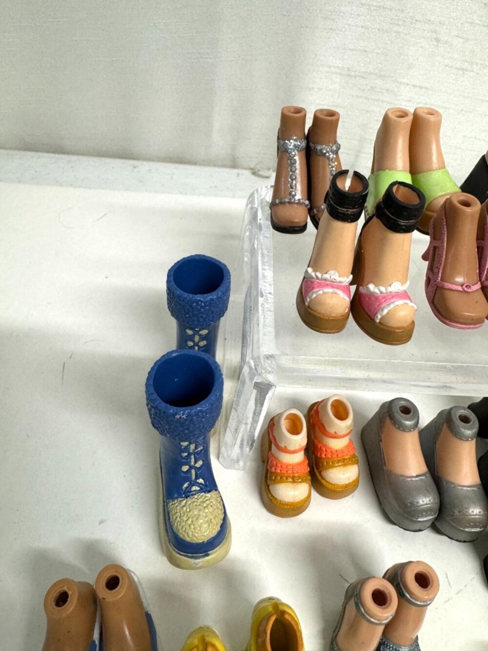 Bratz Dolls Shoes and Feet Boys & Girls 28 pair - Picture 3 of 8